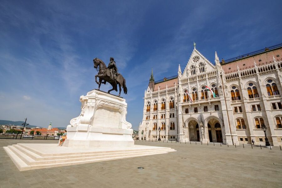 Budapest: Segway Sightseeing Tour - Safety, traffic, and comfort on the streets