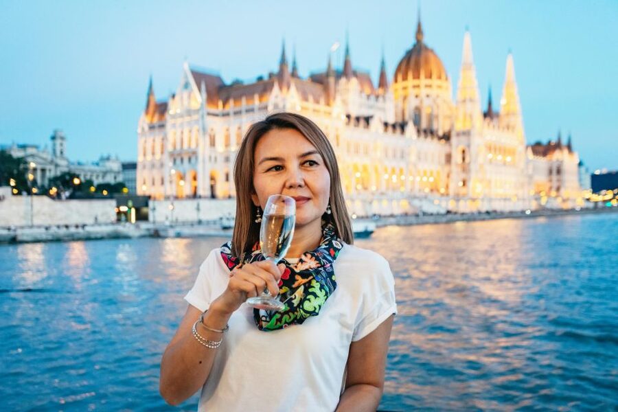 Budapest: Sightseeing Cruise on the Danube - Choosing noon, sunset, or night