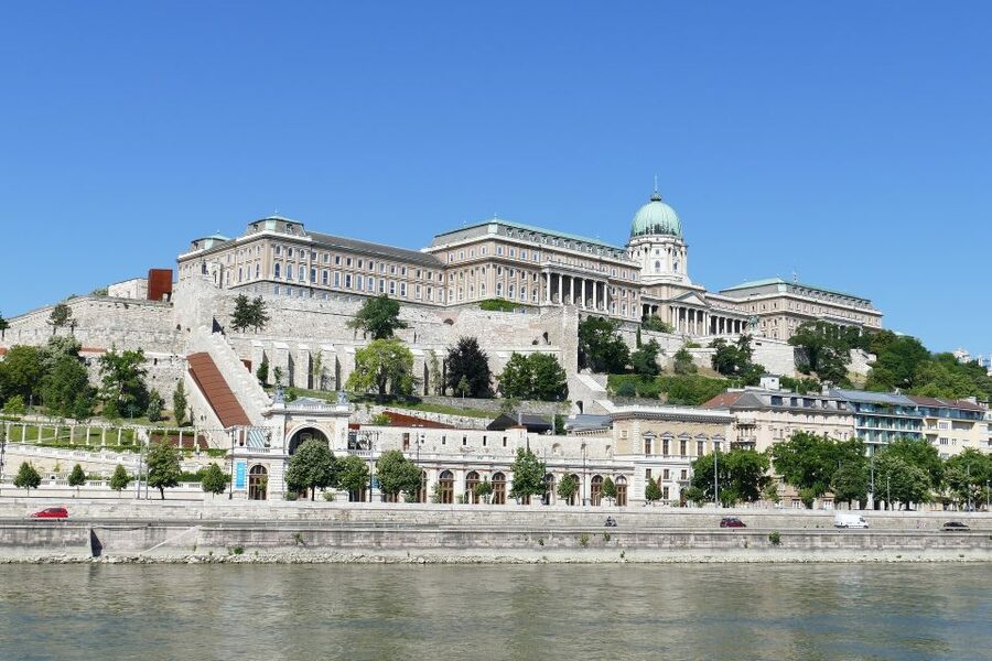 Budapest: Sightseeing Cruise on the Danube - Setting out from Akadémia 2 ponton