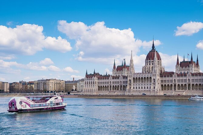 Budapest Sightseeing with Drink Included - Audio guide expectations