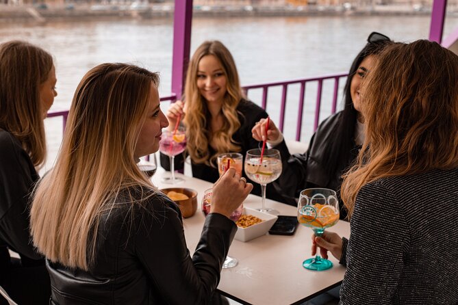 Budapest Sightseeing with Drink Included - The drink is a real part of the value