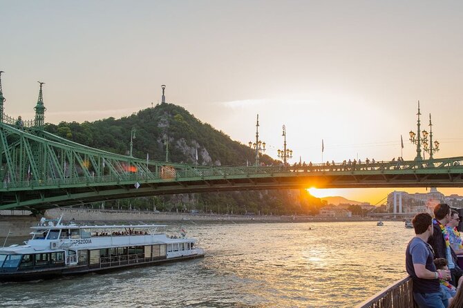 Budapest Sip and Sail Danube Cruise with Unlimited Prosecco - Unlimited Prosecco, cocktails, and the bar