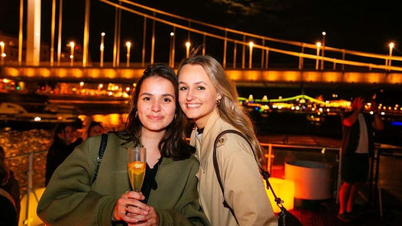 Budapest: Sip and Sail River Cruise with Unlimited Prosecco - Choosing your seat and handling the music