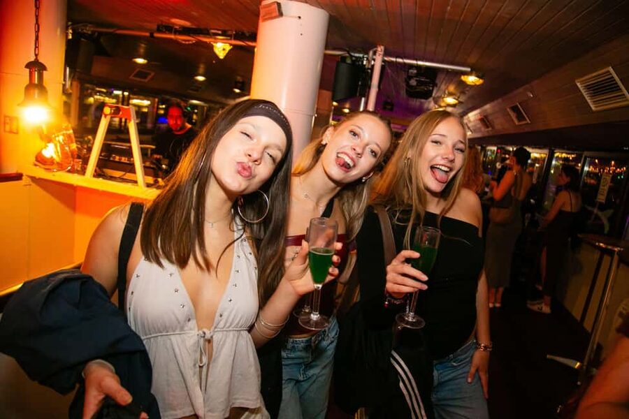 Budapest: Sip & Sail Danube Cruise with Prosecco Cocktails - What this Danube cruise is really like