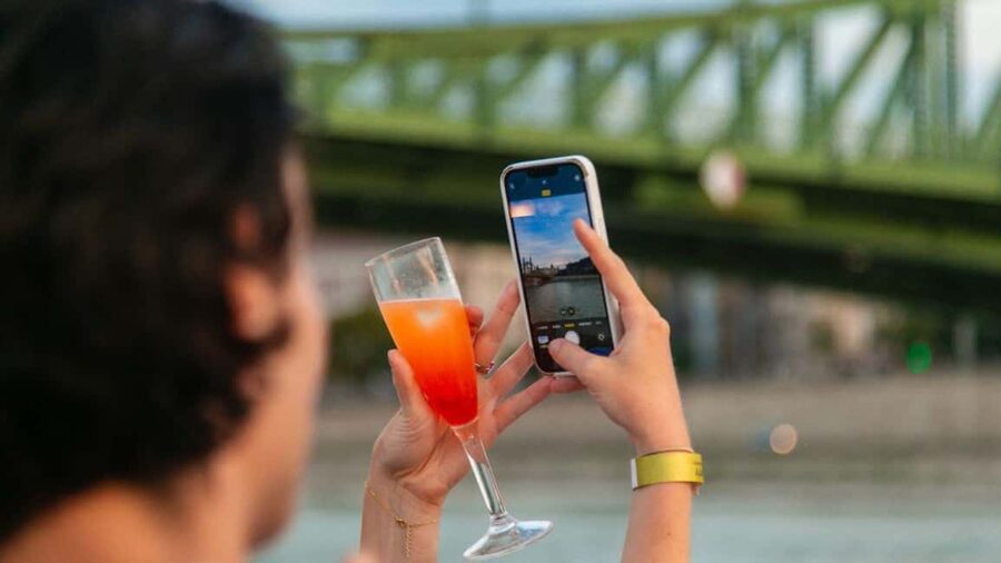 Budapest: Sip & Sail Danube Cruise with Prosecco Cocktails - Buda Castle, Fisherman’s Bastion, and Chain Bridge