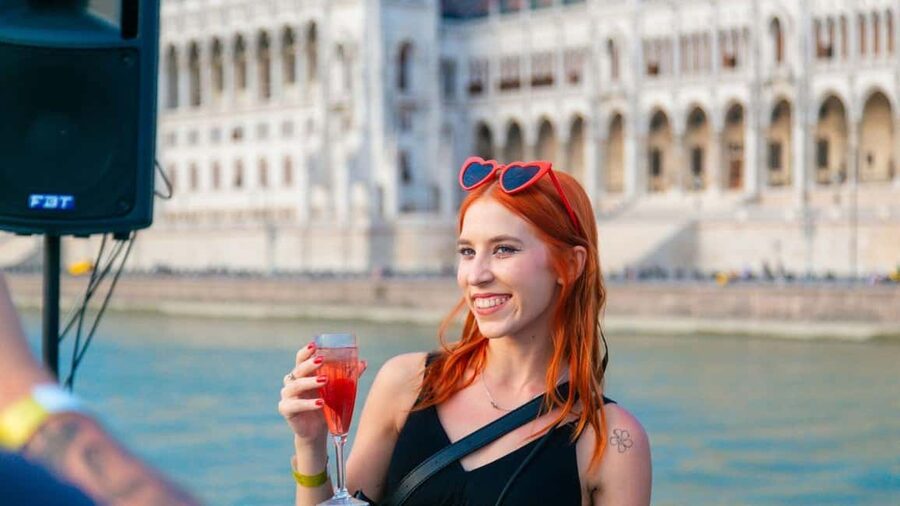 Budapest: Sip & Sail Danube Cruise with Prosecco Cocktails - Who will enjoy this cruise most