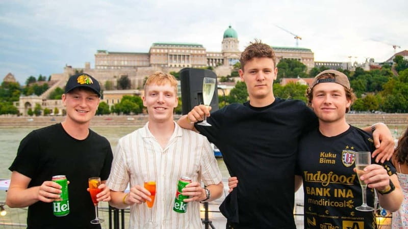 Budapest: Sip & Sail Danube Cruise with Unlimited Beer - The southern route and modern Budapest