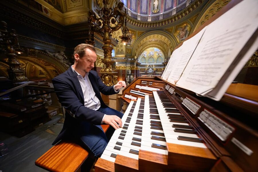 Budapest: St.Stephen's Basilica Grand Organ Concert Tickets - Meeting point and timing