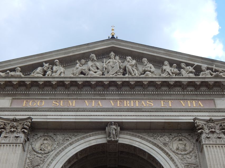 Budapest: St Stephen's Basilica Tour - Inside the basilica: gold, frescoes, and Saint Stephen