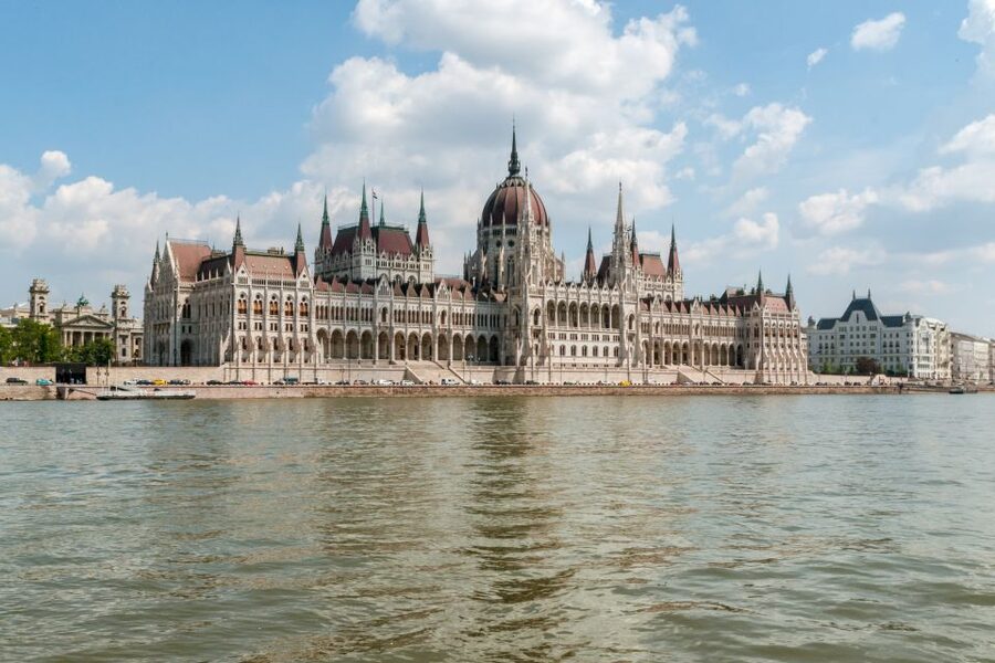 Budapest: Summer Brunch & Cruise with Prosecco or Cake - A Danube brunch with Budapest’s grandest views