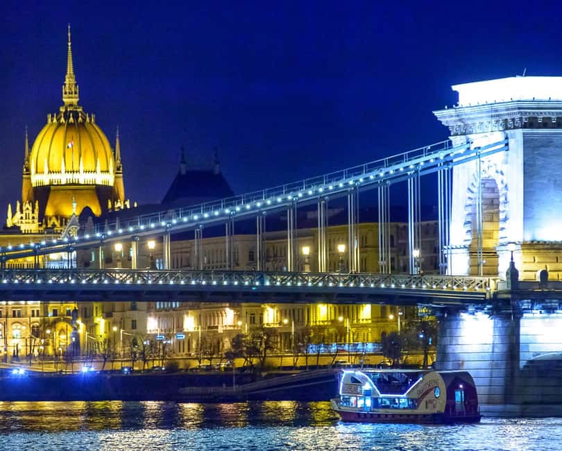 Budapest: Sunset Cruise with 2 Cocktails - Parliament First, Then the Buda Hills