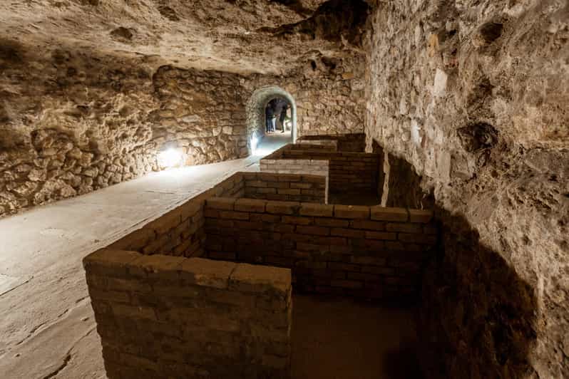 Budapest: The WWII Siege of Buda Castle & Bomb Shelter Tour - Lovas Way and the walk back into daylight