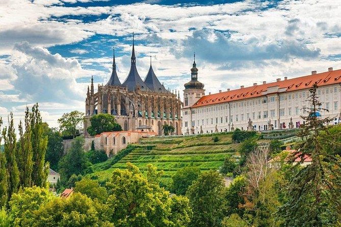 Budapest to Prague Private transfer with 2 hour sightseeing stop - The real value of $446.78 per person