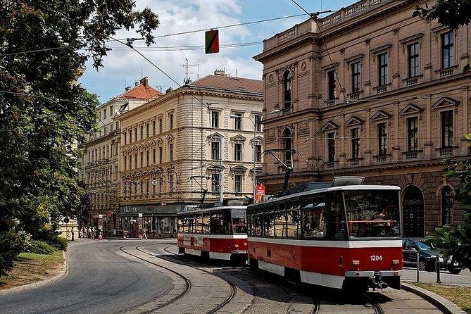 Budapest to Prague Private transfer with 2 hour sightseeing stop - Who should book this transfer