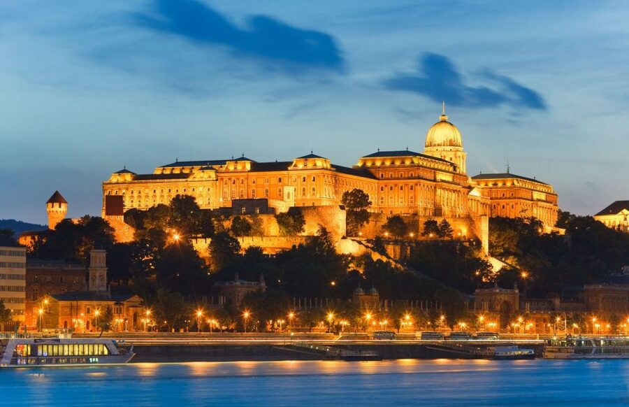 Budapest: Unlimited Prosecco and Wine Sightseeing Cruise - What kind of Danube cruise is this?