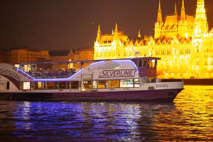 Budapest: Unlimited Prosecco and Wine Sightseeing Cruise - Unlimited prosecco, wine, and soft drinks