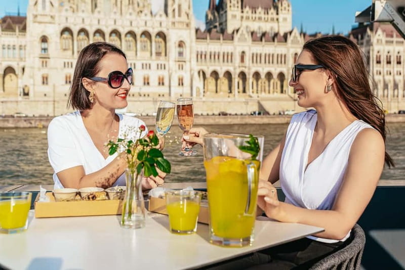 Budapest: Unlimited Prosecco, Beer and Aperol Spritz Cruise - Key points at a glance