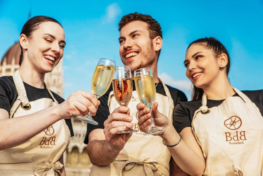 Budapest: Unlimited Prosecco, Beer and Aperol Spritz Cruise - Who should book this Budapest cruise?