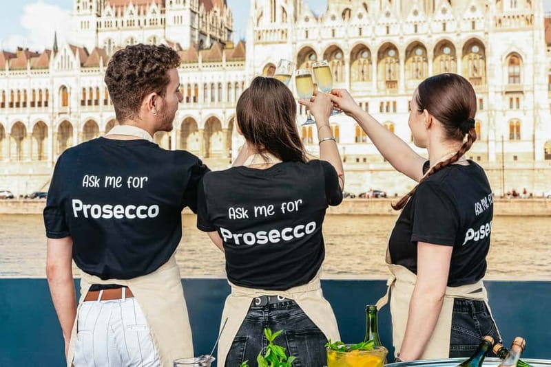 Budapest: Unlimited Prosecco, Beer and Aperol Spritz Cruise - Boarding, seating, and the first drink