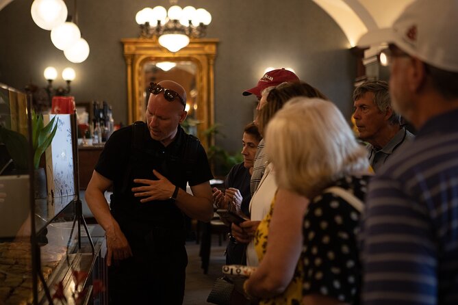 Budapest Urban Feast - Food Tour with Wine Tasting & Coffee House - The guides and the value of a private format