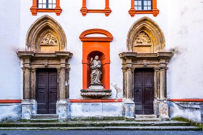 Budapest-Vienna One-Way Sightseeing Transfer - Price and value at $324.41 per person