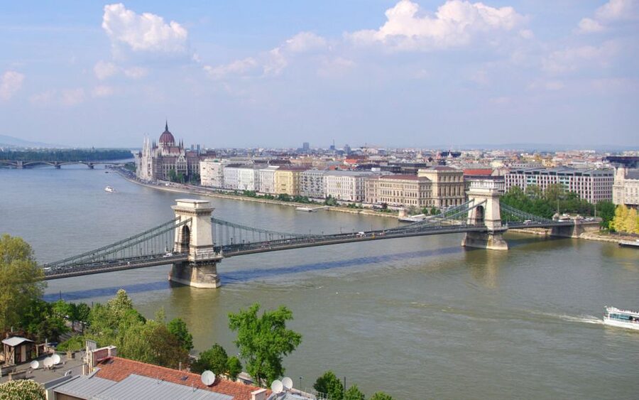 Budapest: Walking Tour in German - How the German guidance shapes the tour