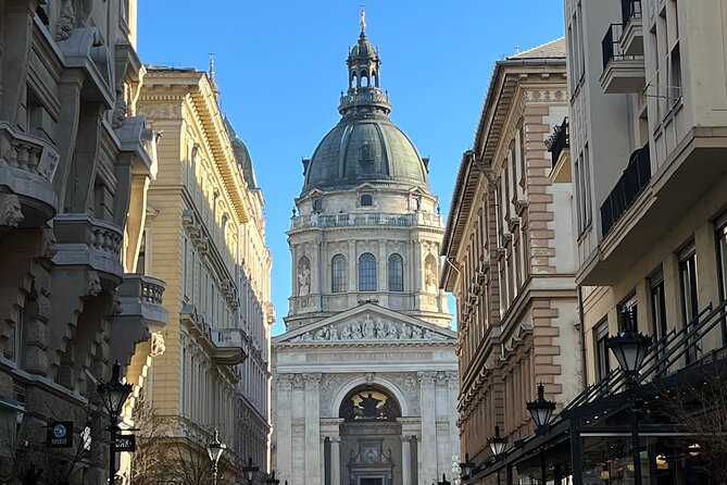 Budapest walking tour: Parliament and Shoes Memorial - Chain Bridge and the Danube crossing
