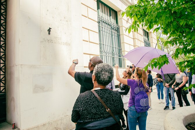 Budapest walking tour: Parliament and Shoes Memorial - Gresham Palace and the finish at Parliament