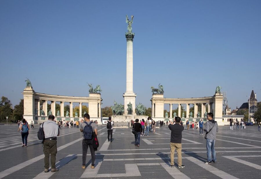 Castle District & Pest Driving Tour with Danube River Cruise - Who will get the most from this tour