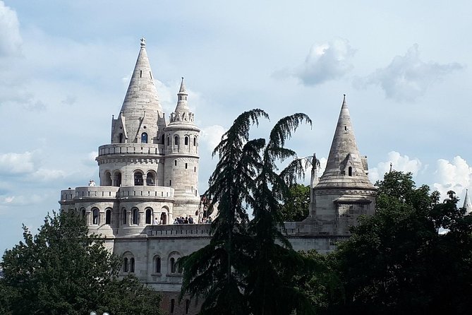 Castle district walk with legends - Starting beside the former royal palace