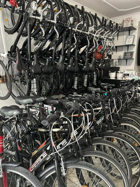 Choose a bicycle and make your own tour in Budapest-24 hrs - Using the cycling map to plan your day
