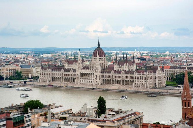 Classic Walk in Budapest - Cross the river and learn Budapest’s transport system