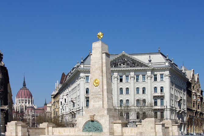 Classic Walk in Budapest Historical Center - How the guide and group size affect the walk