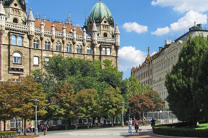 Communism in Budapest: Private Tour with House of Terror Museum - The guide can shape the whole experience