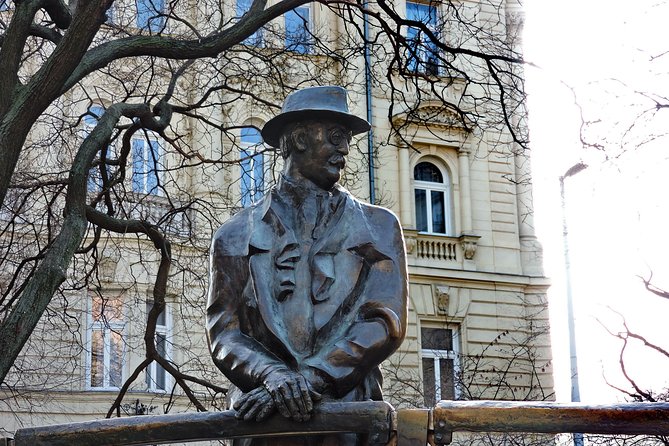 Communism in Hungary with a Historian - Crossing to Buda and ending at Bambi Café