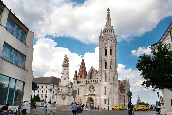 Comprehensive sightseeing tour - Memorials at Szabadság tér and Kossuth Lajos Square