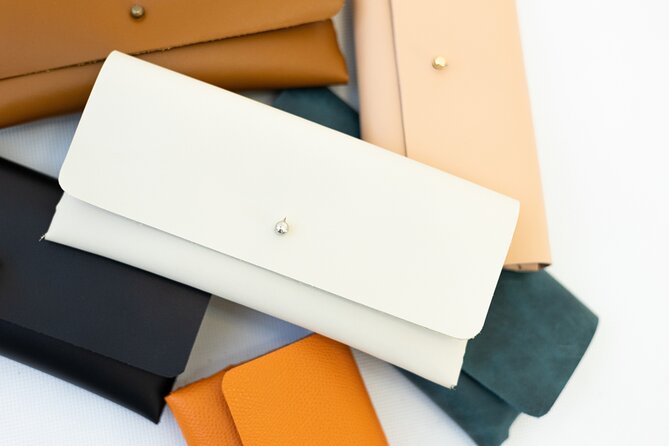 Create a unique leather accessory in downtown Budapest! - The finished touch: initials and final adjustments