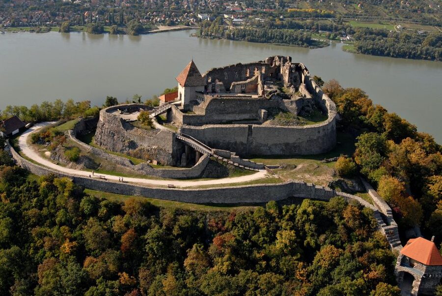 Danube Bend: Private 8-Hour Full Board Tour from Budapest - Who should book this Danube Bend tour