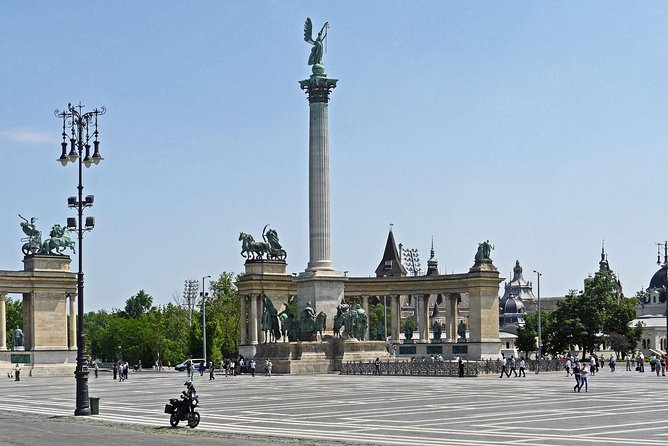 Downtown Pest Walking Tour - Heroes’ Square and the official national story