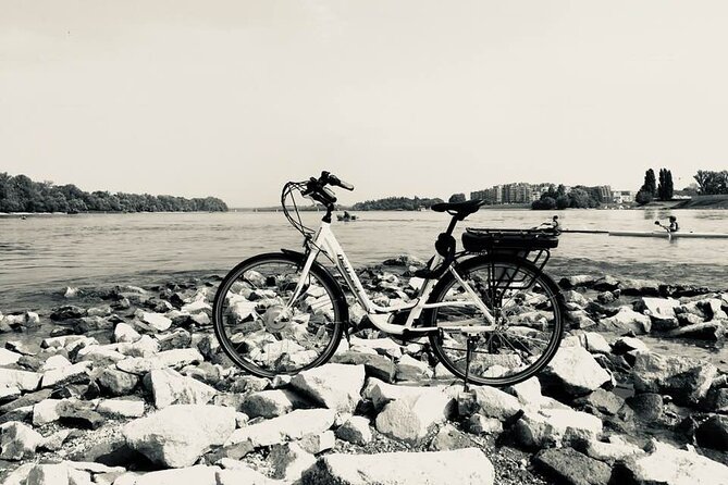 E-Bike Guided Tour in Castle Hill Budapest - Elizabeth Bridge and the short crossing to Buda