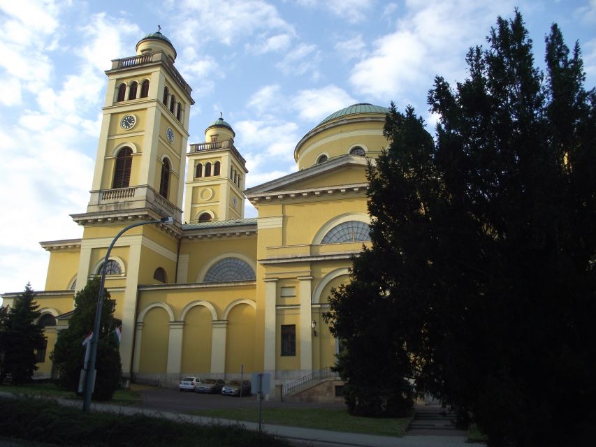 Eger: Countryside, Culture, and Wine Private Tour - Walking through Eger Castle