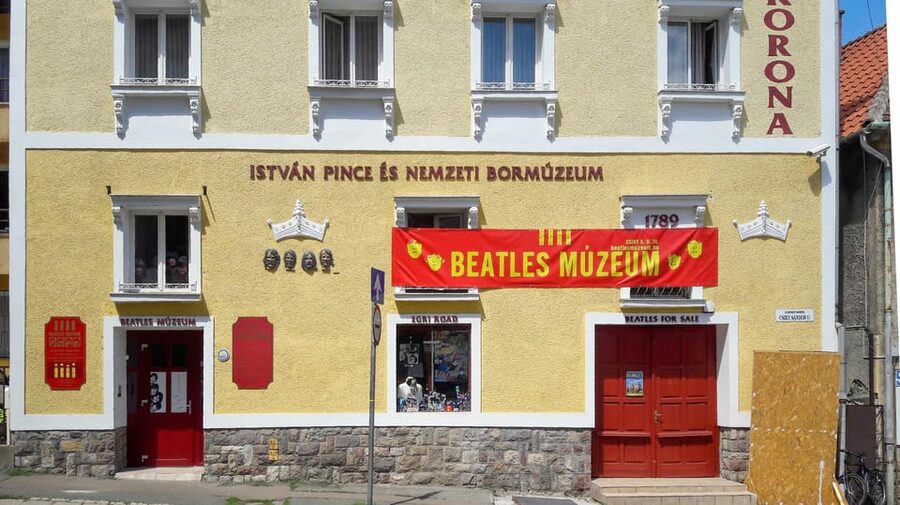 EGRI ROAD BEATLES MUSEUM - Following the Beatles story through interactive walls