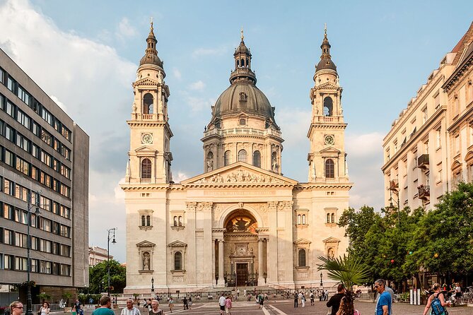 Essential Walking Tour - Parliament and the civic heart of Pest