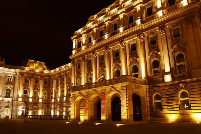 FoolsCode: EscapeRoom/Sightseeing tour with Actor Tourguide - Why the sunset departure is worth choosing