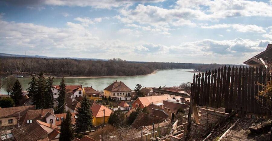From Budapest: Danube Bend Full-Day Private Tour with Lunch - Visegrád’s royal palace and hilltop citadel