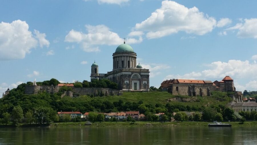 From Budapest: Danube Bend Full-Day Private Tour with Lunch - Who should book this Danube Bend tour?