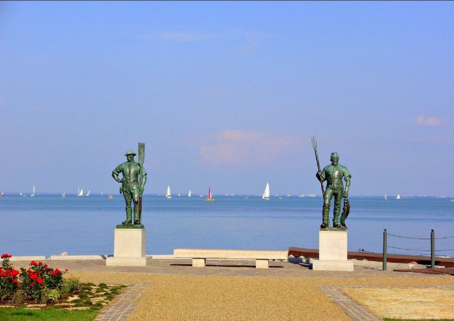 From Budapest: Lake Balaton Day Tour - The two-hour ride from Budapest