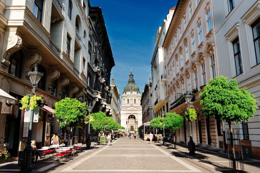 From Vienna: Guided Day Trip to Budapest - Three and a half hours of free time in Pest