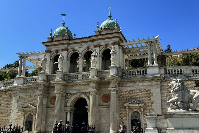 Gems of the Budapest Castle District Walking Tour - Starting at the Holy Trinity Statue and Matthias Church
