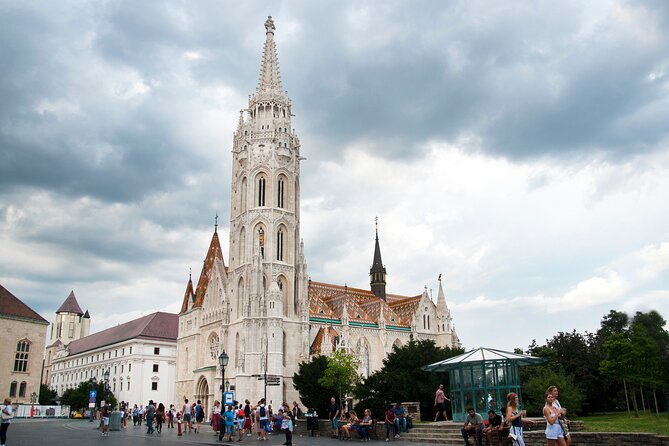 General sightseeing tour - King Matthias’s Fountain and Sandor Palace